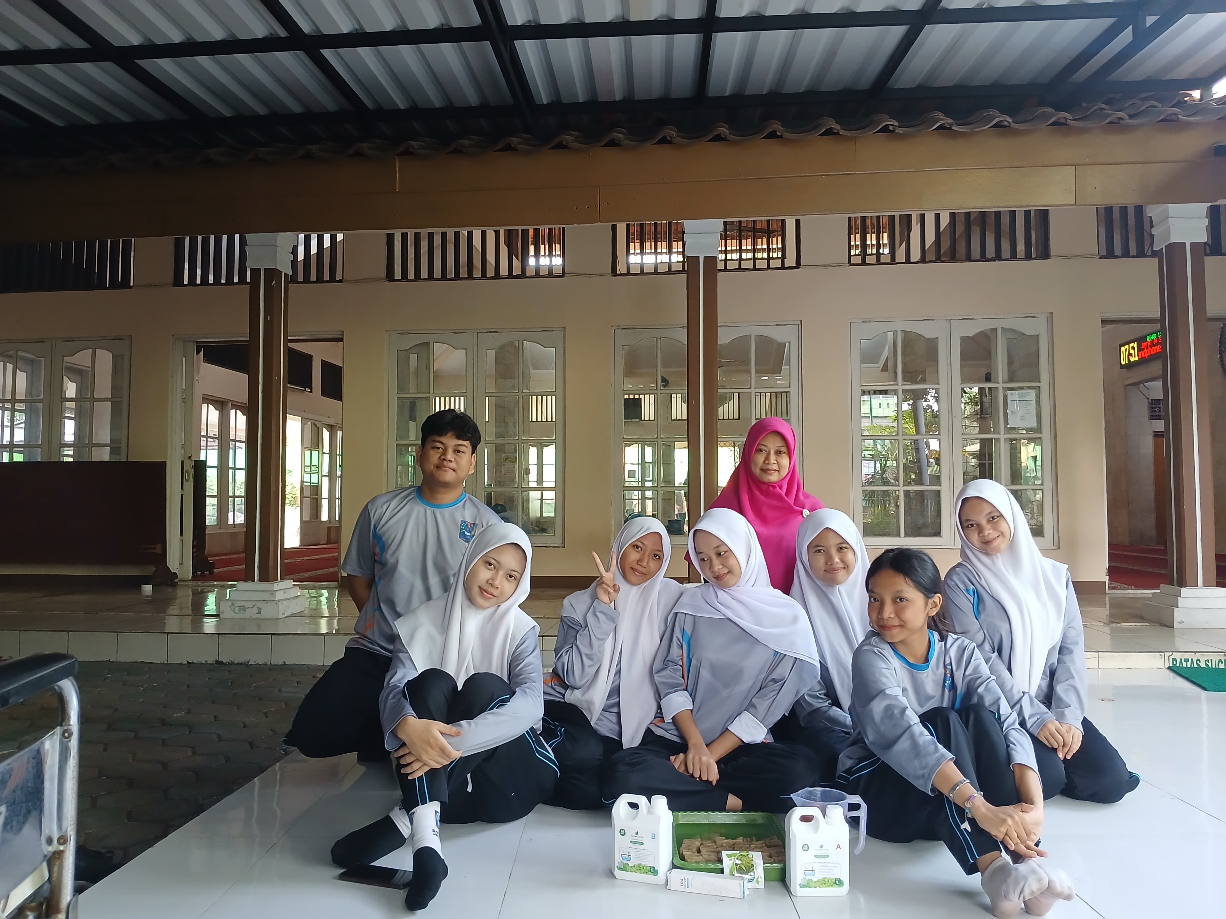Lahan Urban Farming SMKN 20 Jakarta - Gambar 102