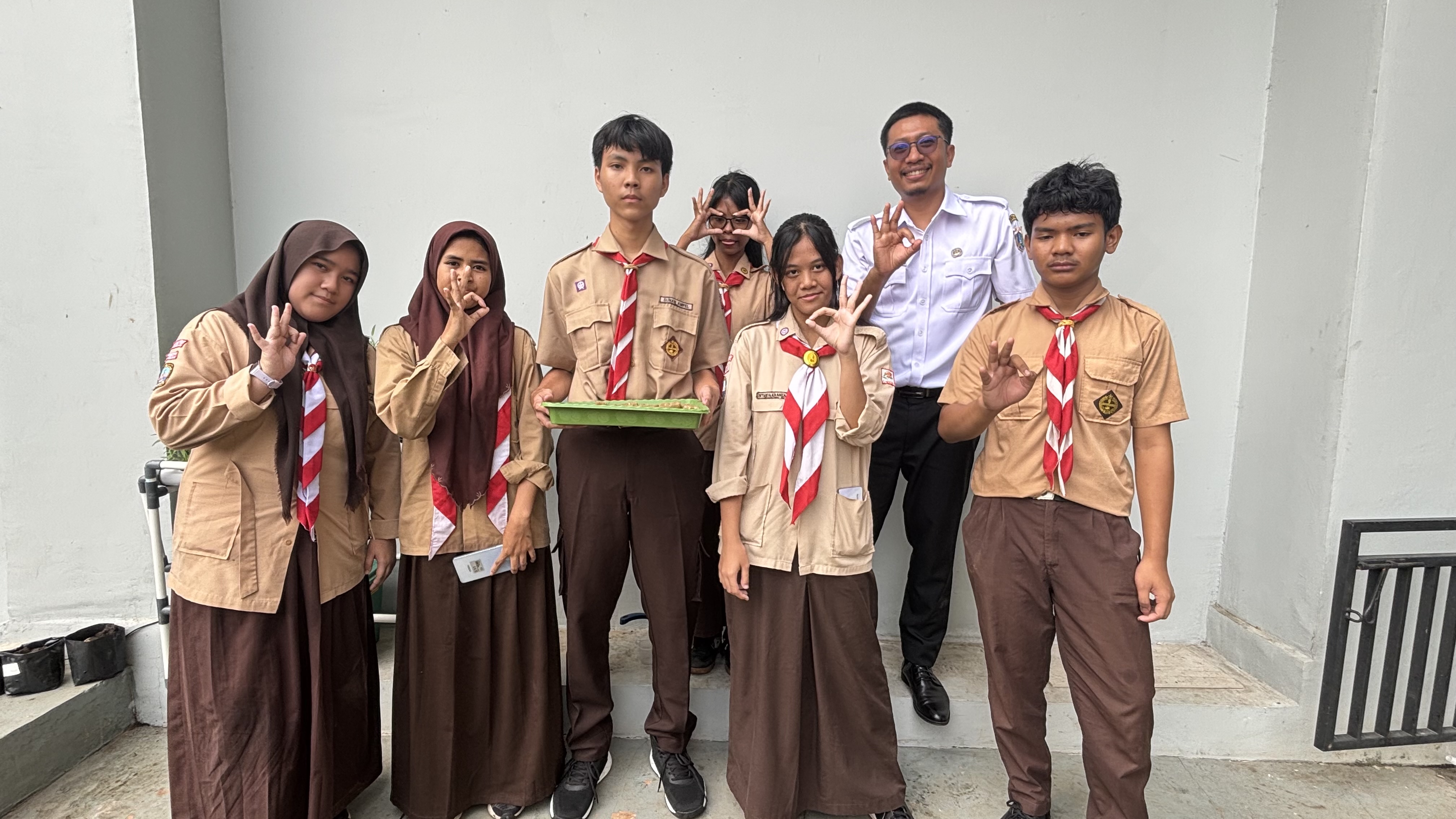 Lahan Urban Farming SMAN 116 Jakarta - Gambar 106