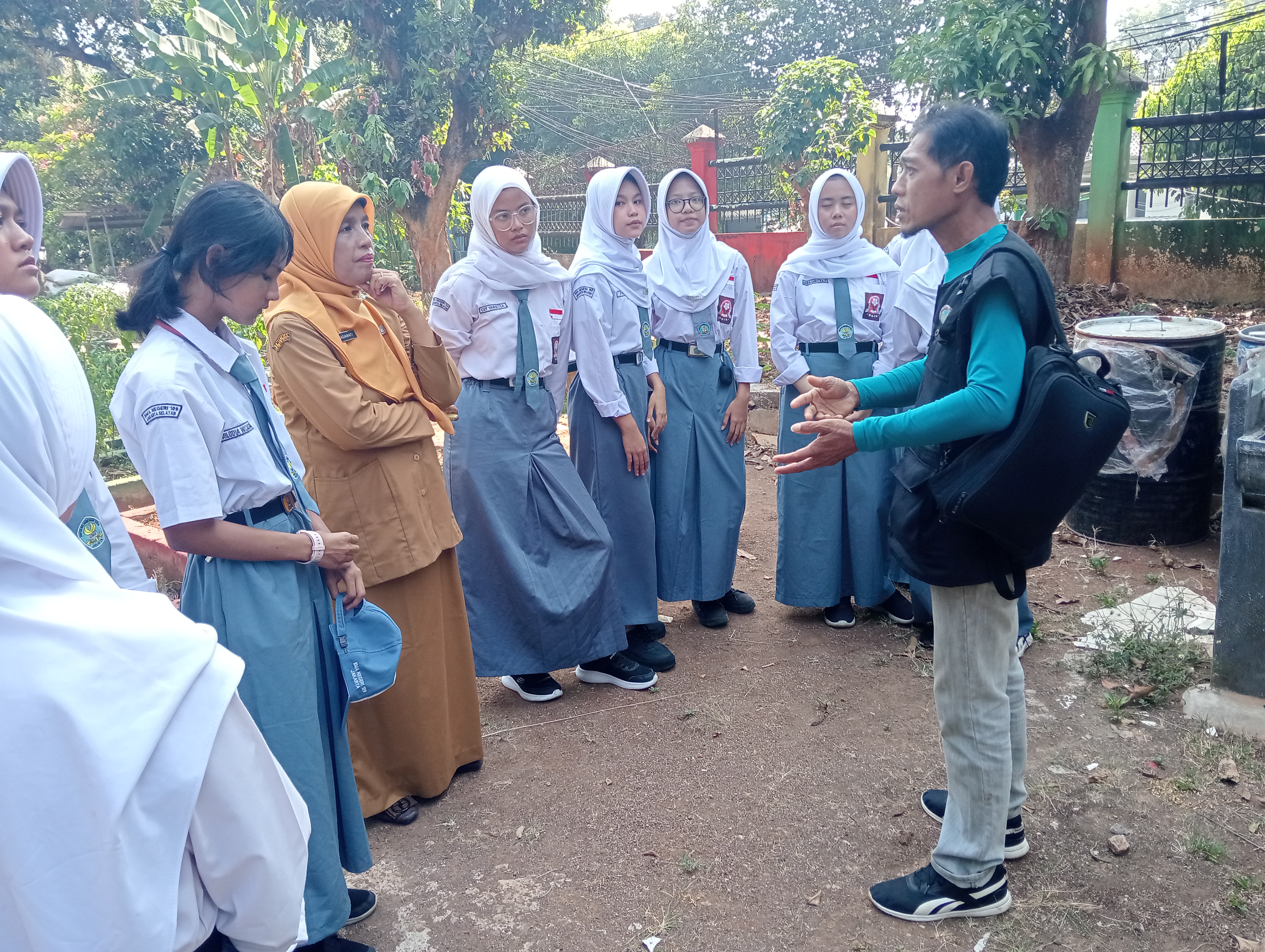 Lahan Urban Farming SMAN 109 Jakarta - Gambar 168