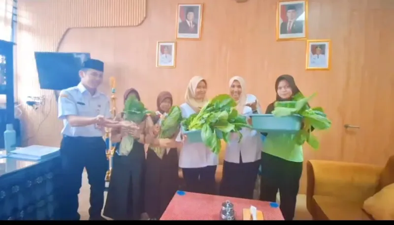 Lahan Urban Farming SDN Lenteng Agung 07 Jakarta - Gambar 66