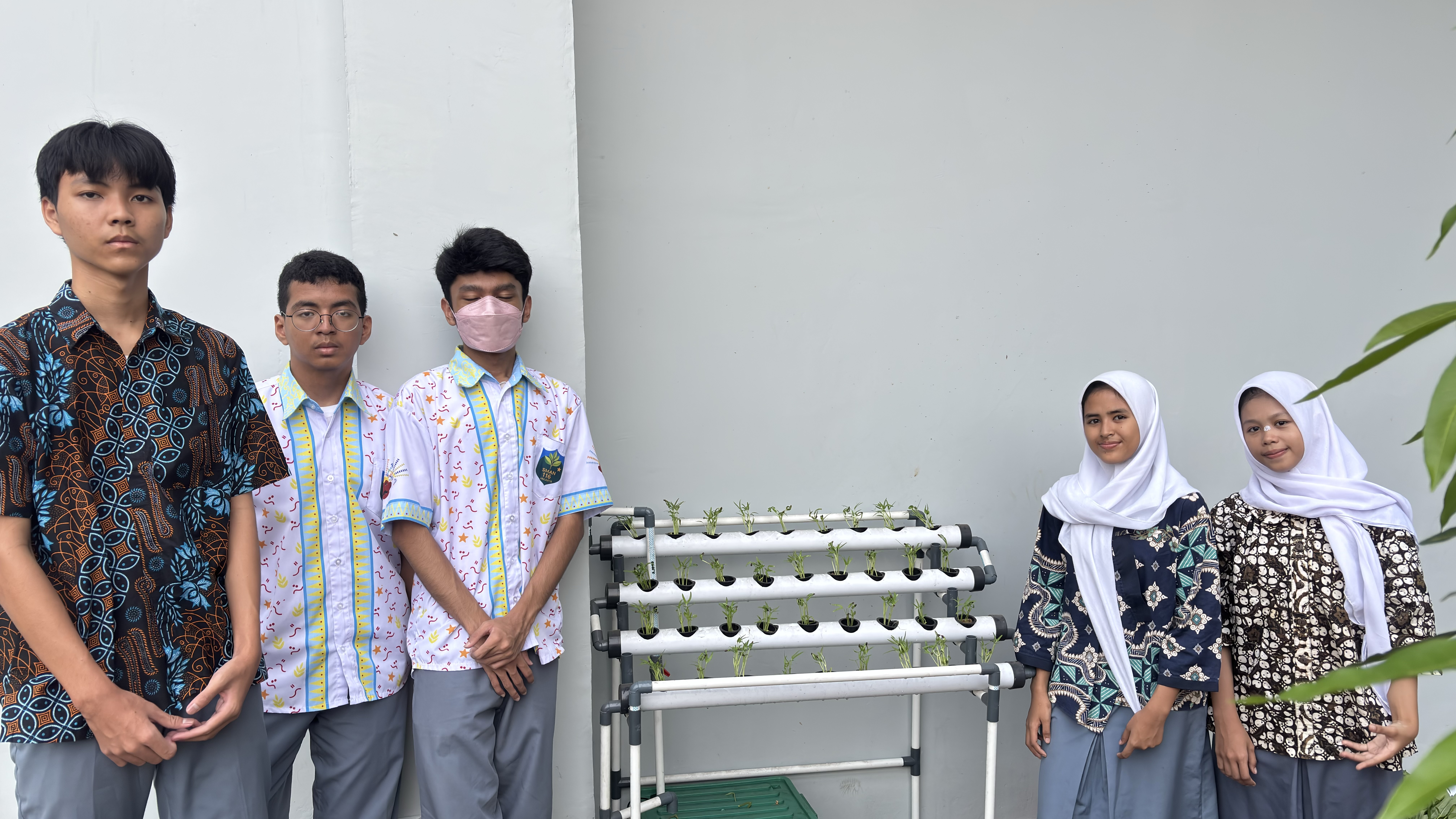Lahan Urban Farming SMAN 116 Jakarta - Gambar 78