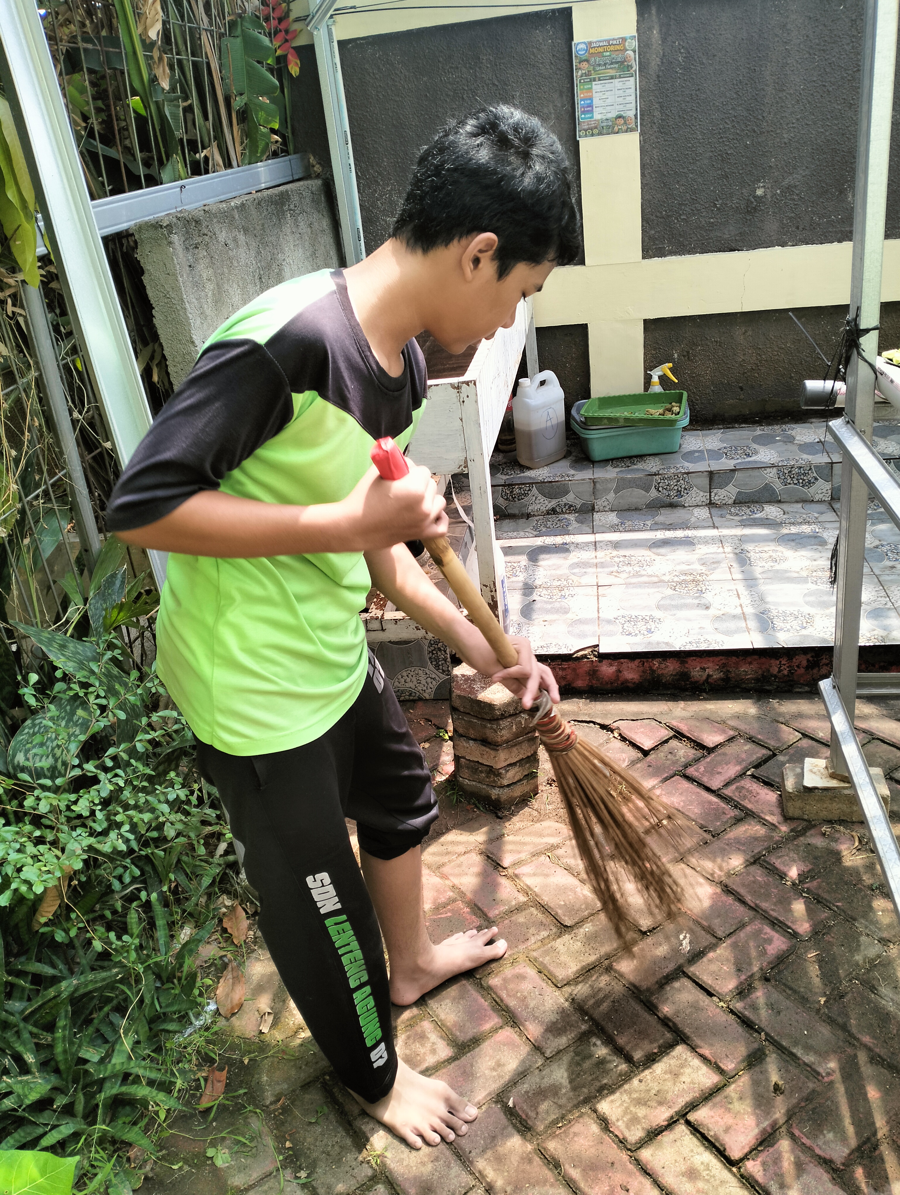 Lahan Urban Farming SDN Lenteng Agung 07 Jakarta - Gambar 63