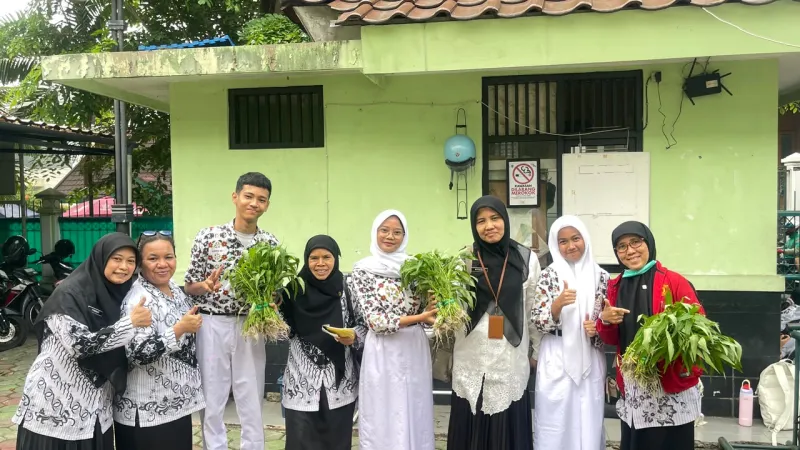 Lahan Urban Farming SMKN 20 Jakarta - Gambar 54