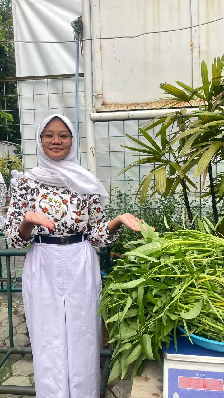 Lahan Urban Farming SMKN 20 Jakarta - Gambar 55
