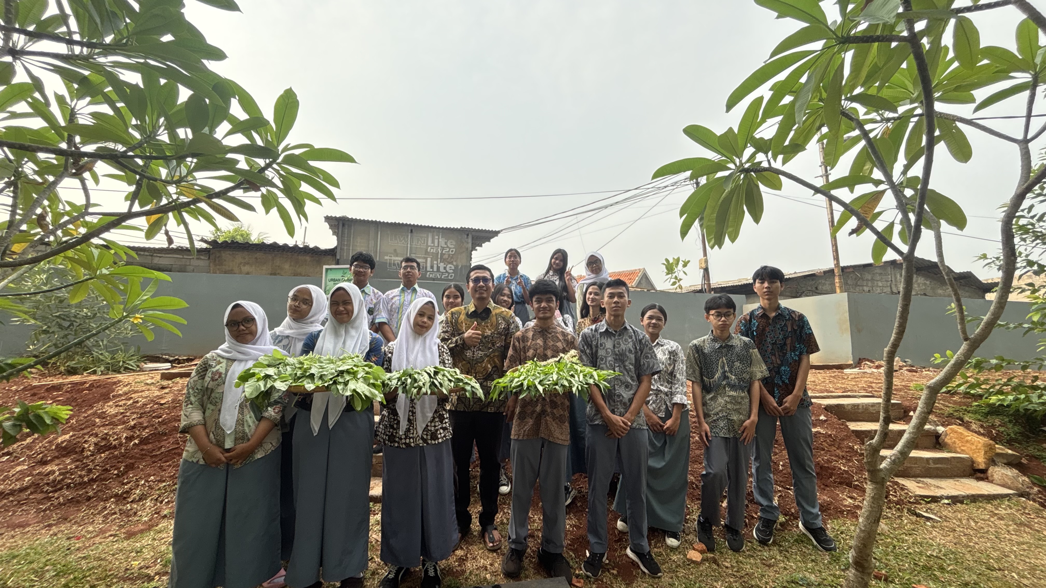 Lahan Urban Farming SMAN 116 Jakarta - Gambar 50