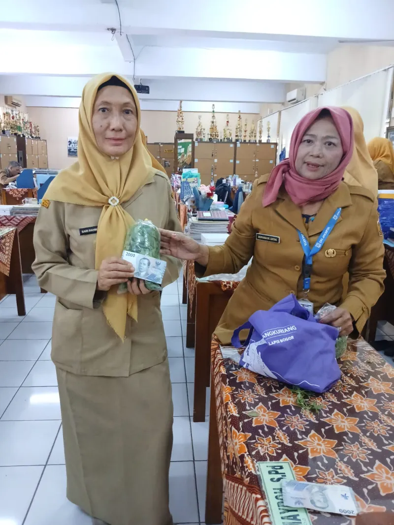 Lahan Urban Farming SMAN 109 Jakarta - Gambar 76