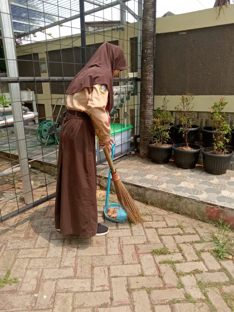 Lahan Urban Farming SDN Lenteng Agung 07 Jakarta - Gambar 25