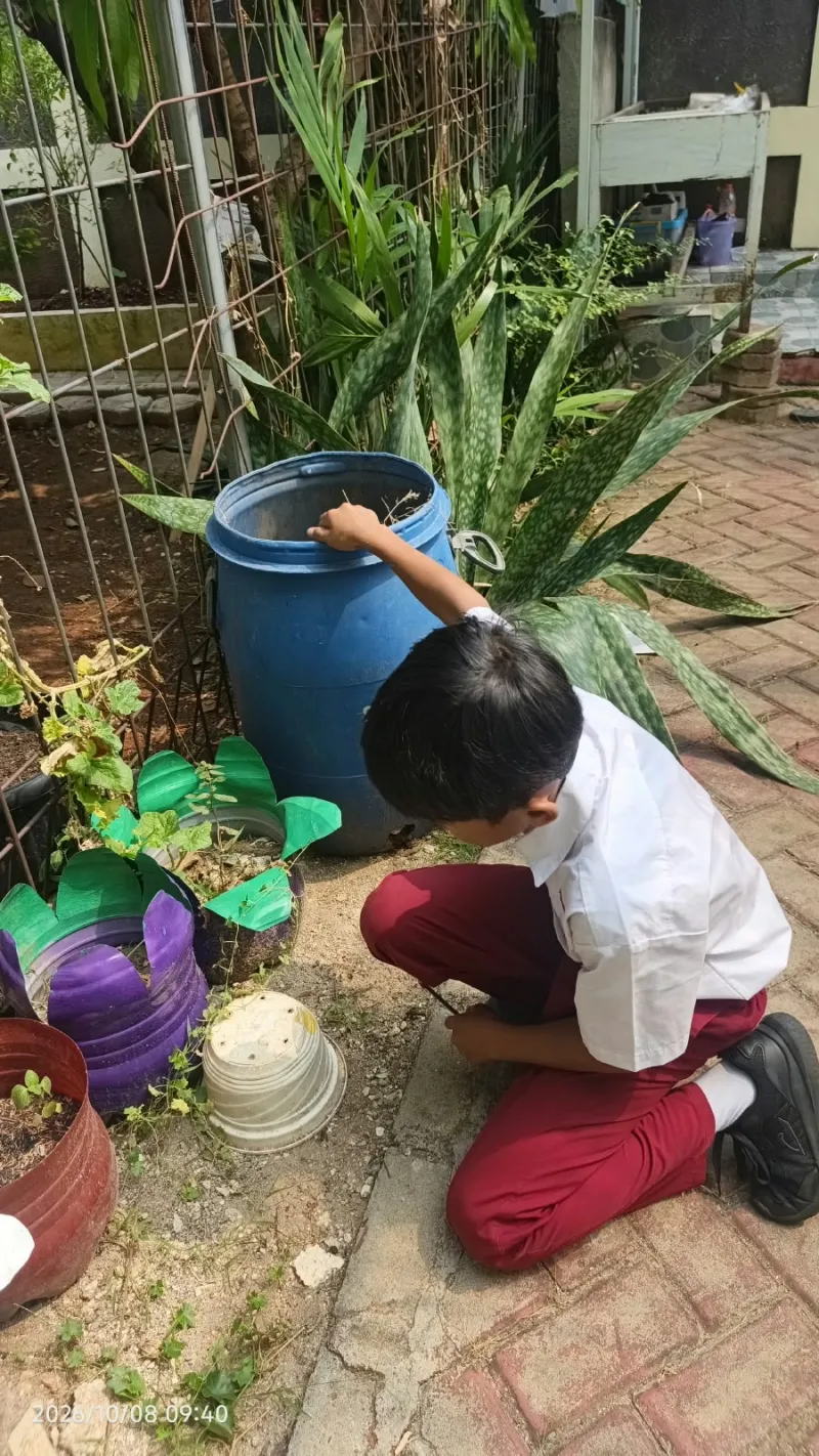 Lahan Urban Farming SDN Lenteng Agung 07 Jakarta - Gambar 23