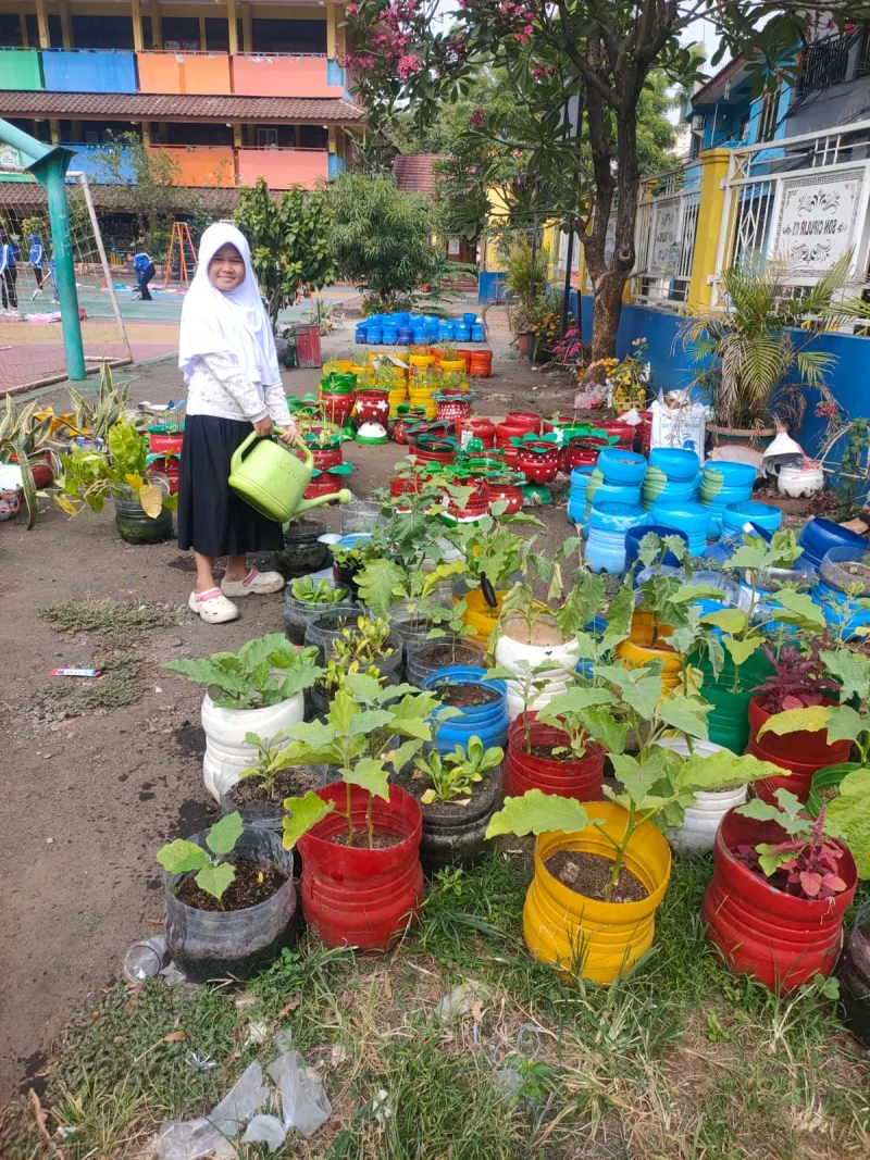 Lahan Urban Farming SDN Cipulir 03 - Gambar 11