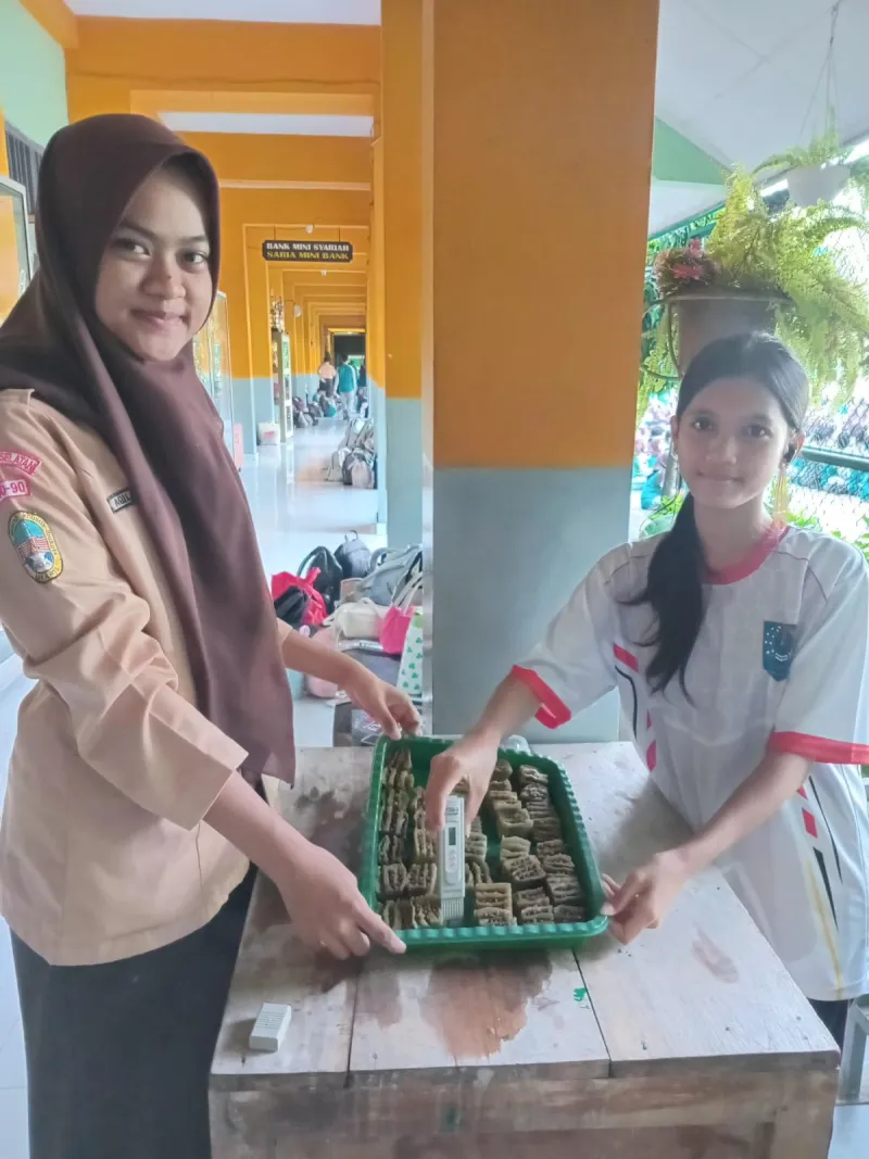 Lahan Urban Farming SMKN 20 Jakarta - Gambar 13