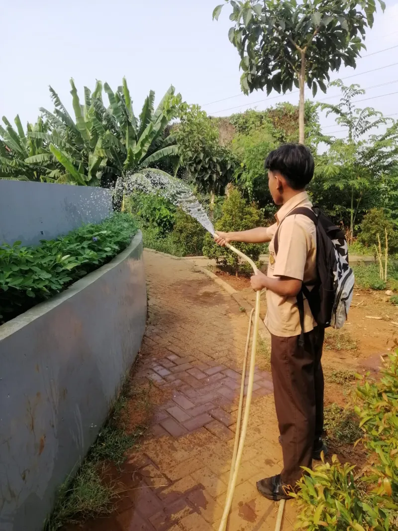KEBUN SMKN 74 JAGAKARSA JAKARTA SELATAN - Gambar 2