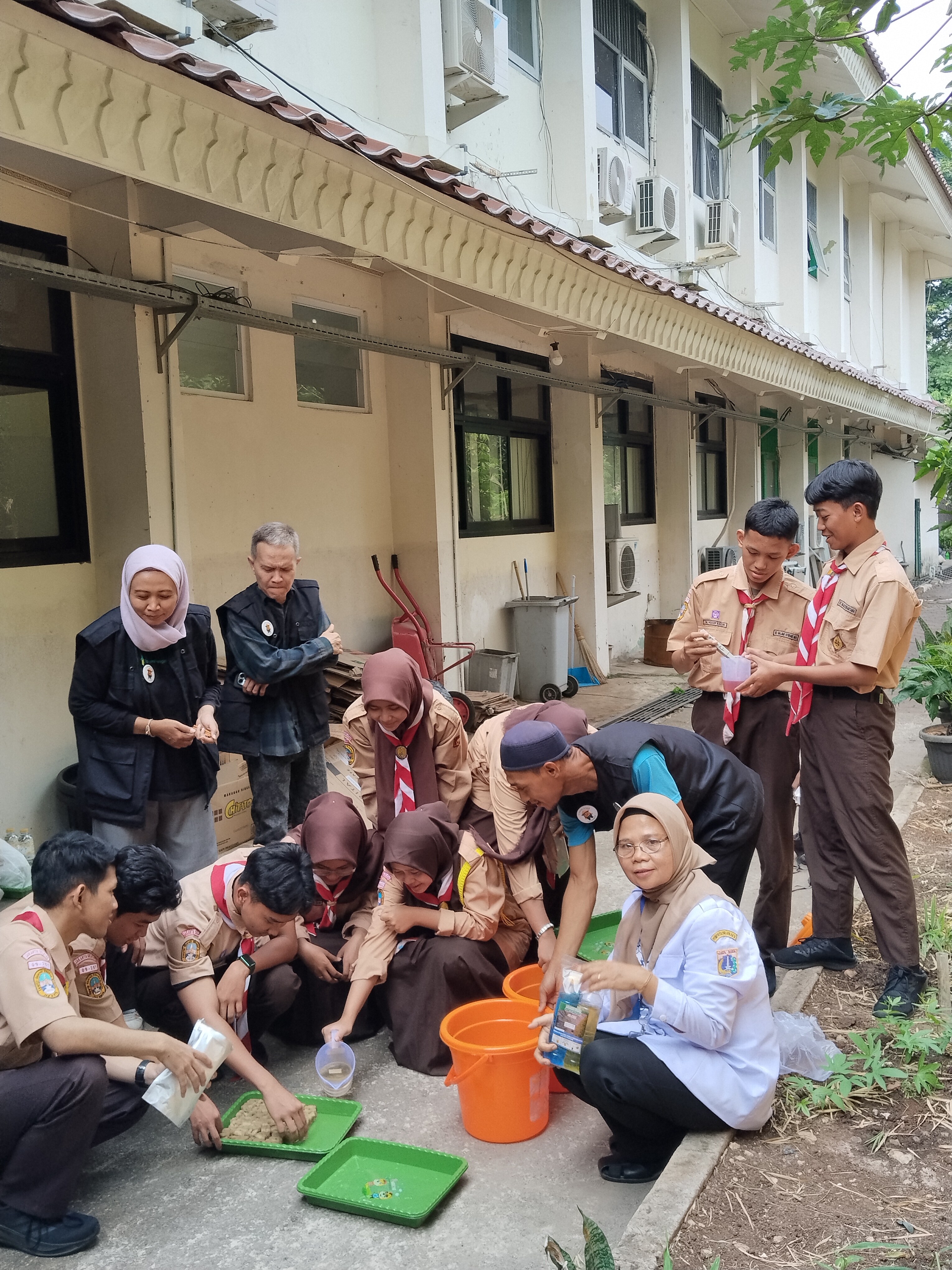 Lahan Urban Farming SMKN 62 Jakarta - Gambar 69