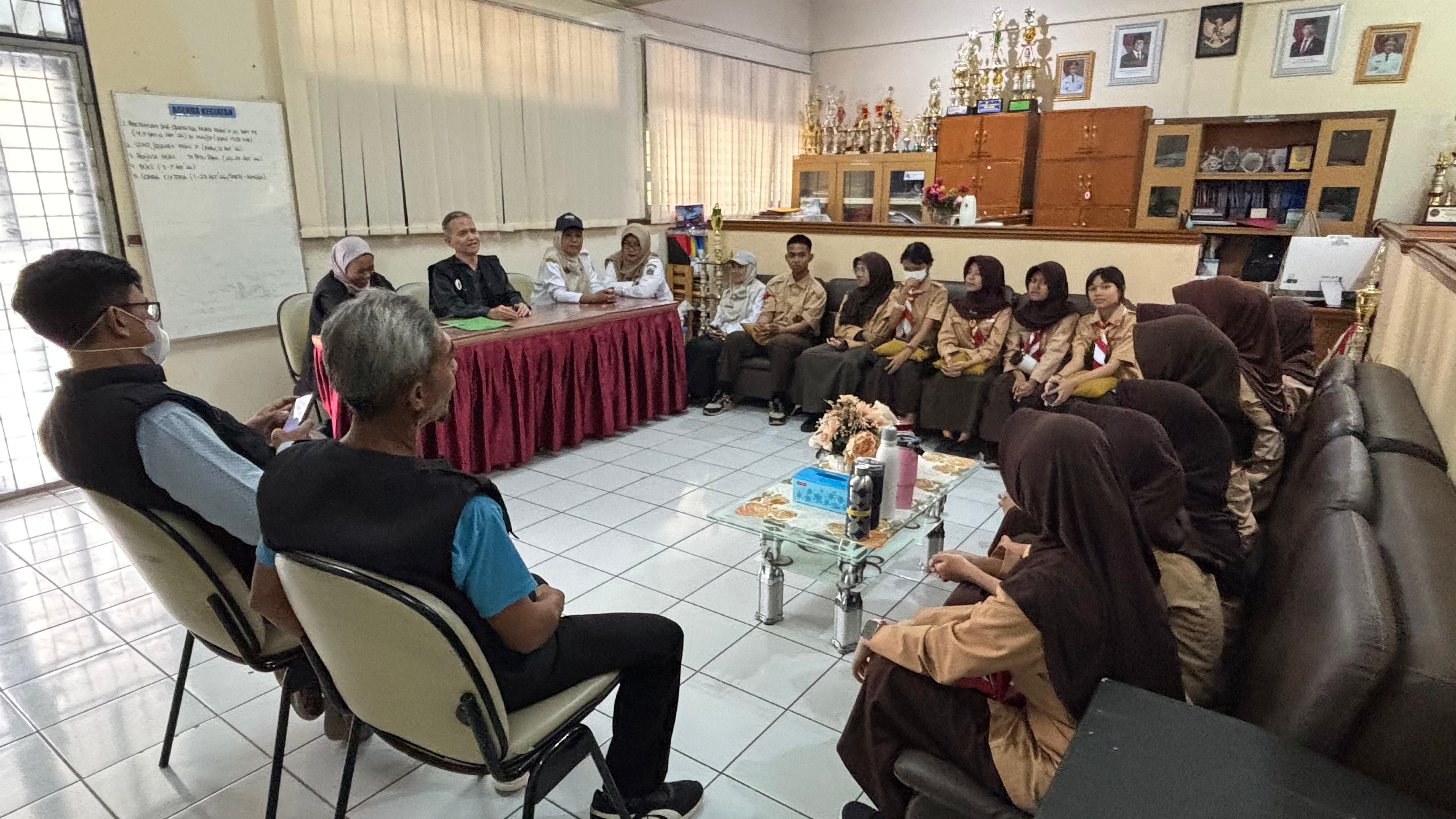 Lahan Urban Farming SMAN 109 Jakarta - Gambar 304