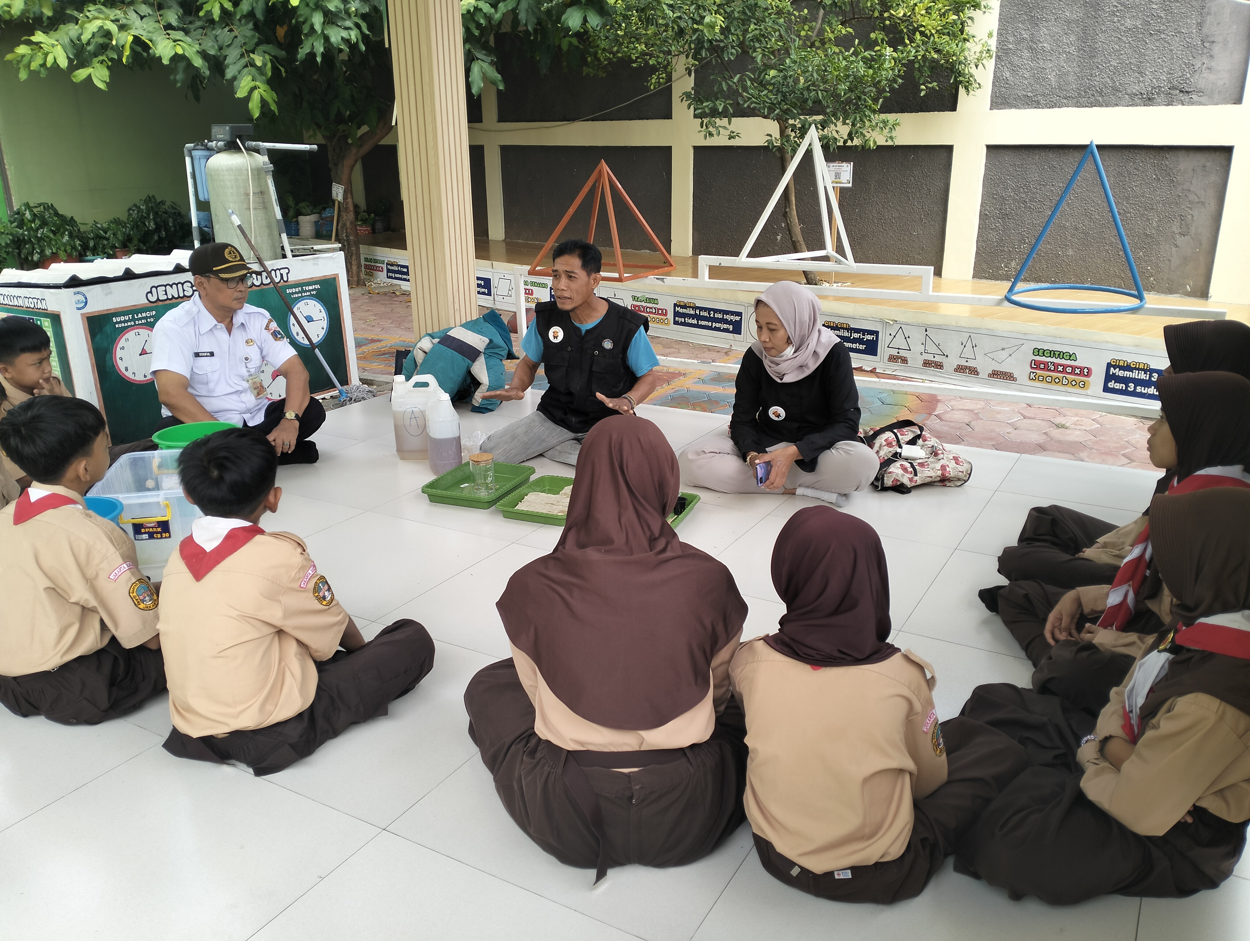 Lahan Urban Farming SDN Lenteng Agung 07 Jakarta - Gambar 111