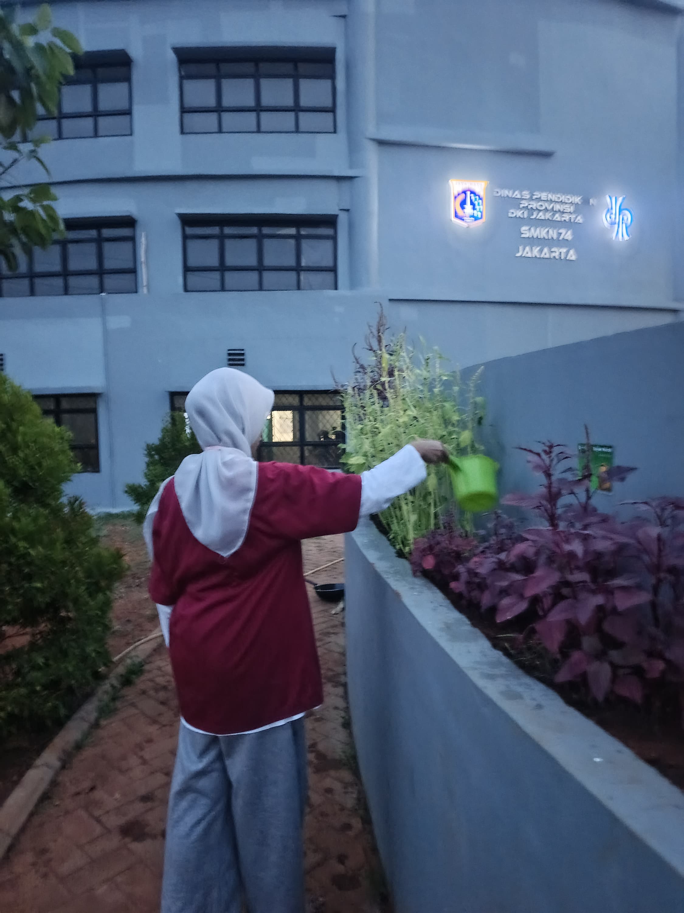 KEBUN SMKN 74 JAGAKARSA JAKARTA SELATAN - Gambar 400