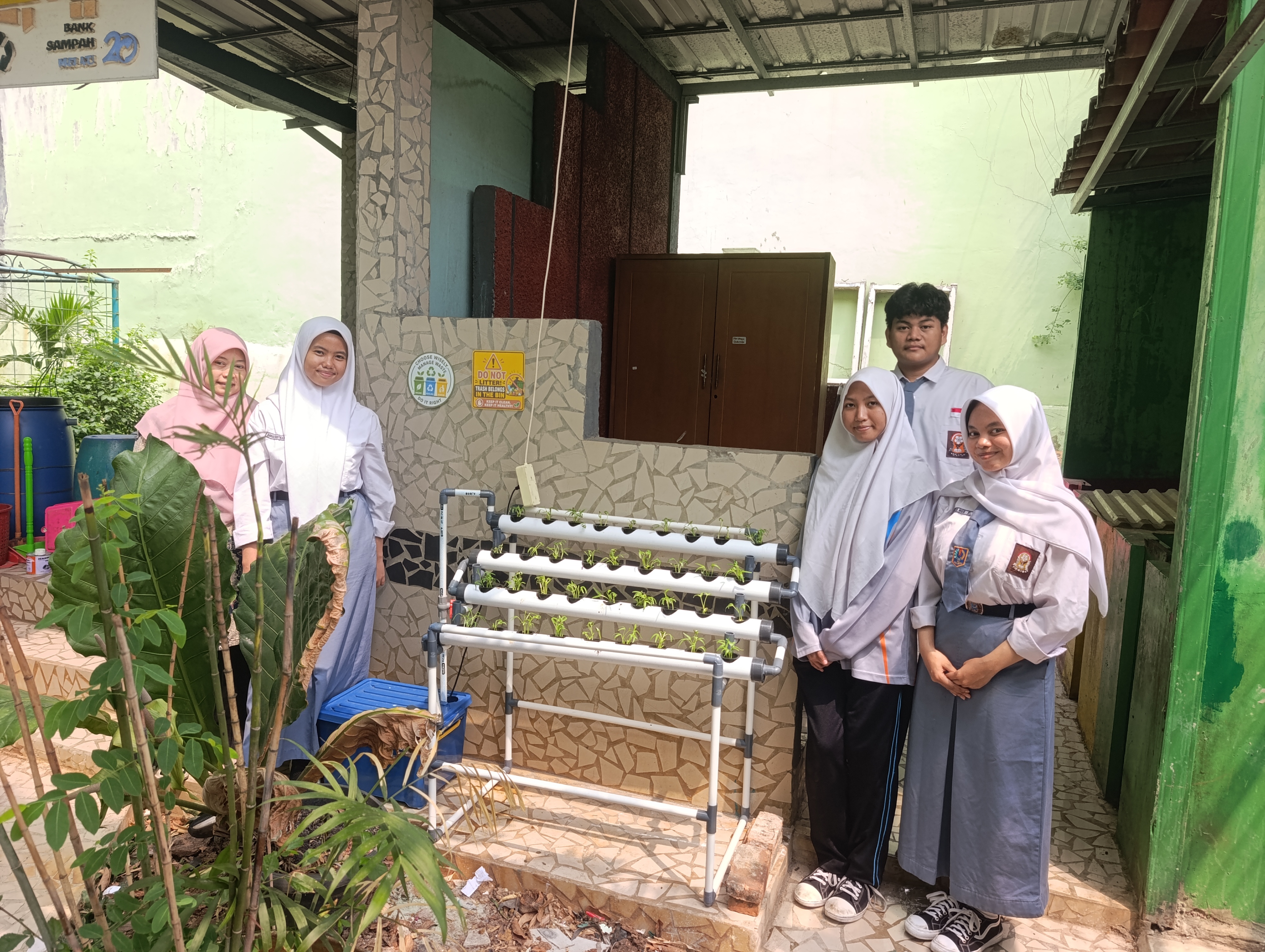 Lahan Urban Farming SMKN 20 Jakarta - Gambar 118