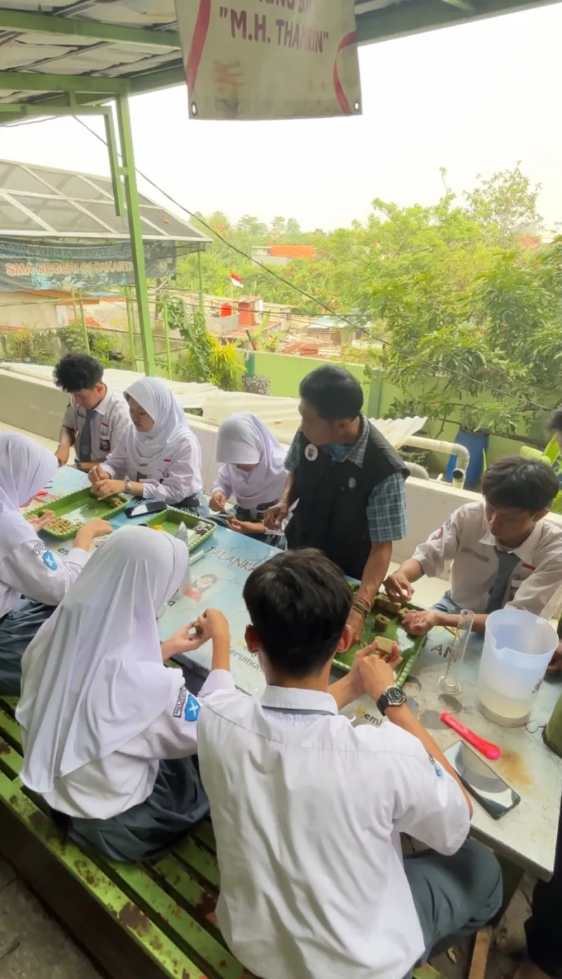 Lahan Urban Farming SMAN 63 Jakarta - Gambar 97