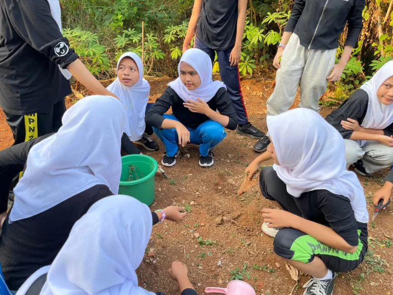 KEBUN SMKN 74 JAGAKARSA JAKARTA SELATAN - Gambar 313